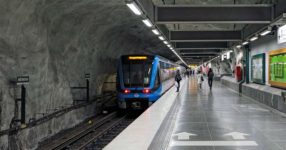 במקום פרסומות: שלטי המודעות בשטוקהולם ידריכו חסרי בית למקלטים כשהטמפרטורות יורדות